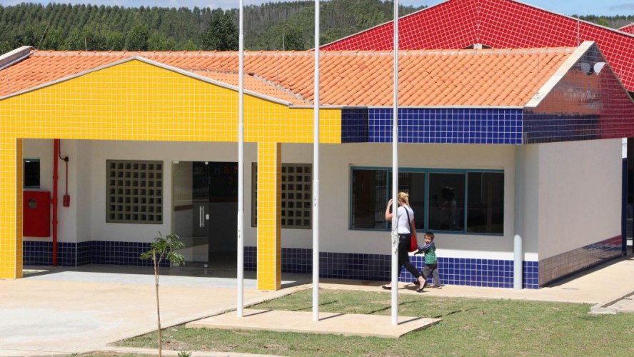 Legislativo forma Comissões Permanentes Legislativo forma Comissões Permanentes