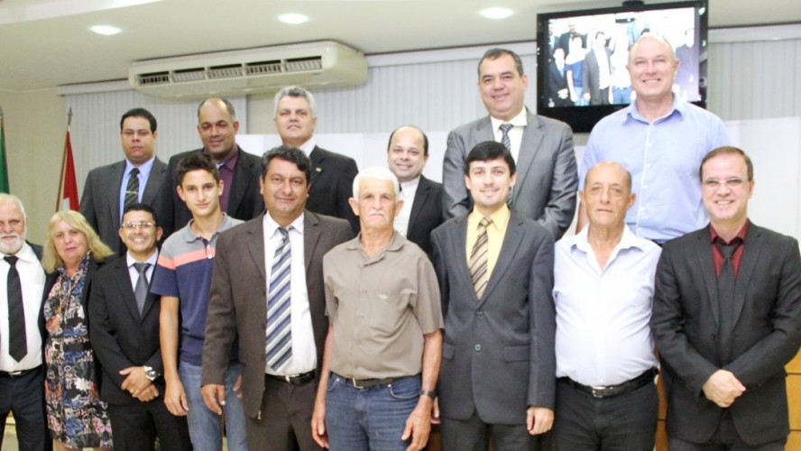 Legislativo forma Comissões Permanentes Legislativo forma Comissões Permanentes