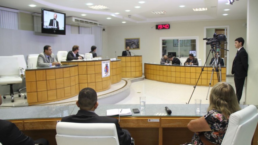 Legislativo forma Comissões Permanentes Legislativo forma Comissões Permanentes