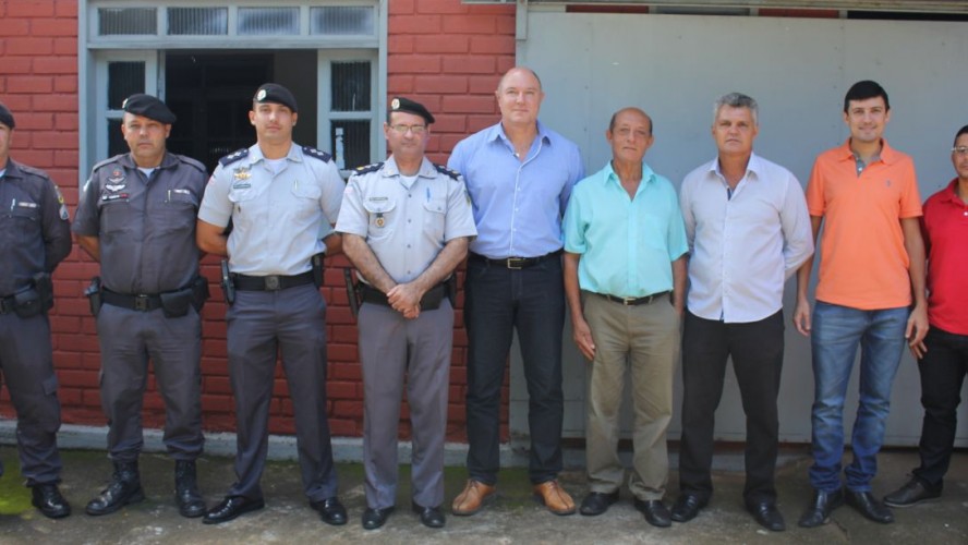 Legislativo forma Comissões Permanentes Legislativo forma Comissões Permanentes