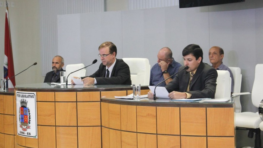Legislativo forma Comissões Permanentes Legislativo forma Comissões Permanentes