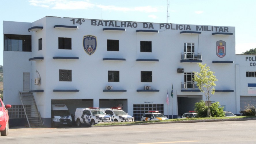 Legislativo forma Comissões Permanentes Legislativo forma Comissões Permanentes