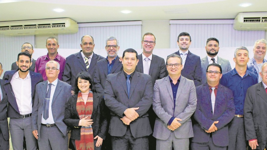 Legislativo forma Comissões Permanentes Legislativo forma Comissões Permanentes