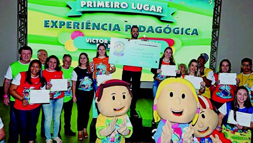 Vereadores parabenizam professor premiado por desenvolver projeto de fossa ecológica