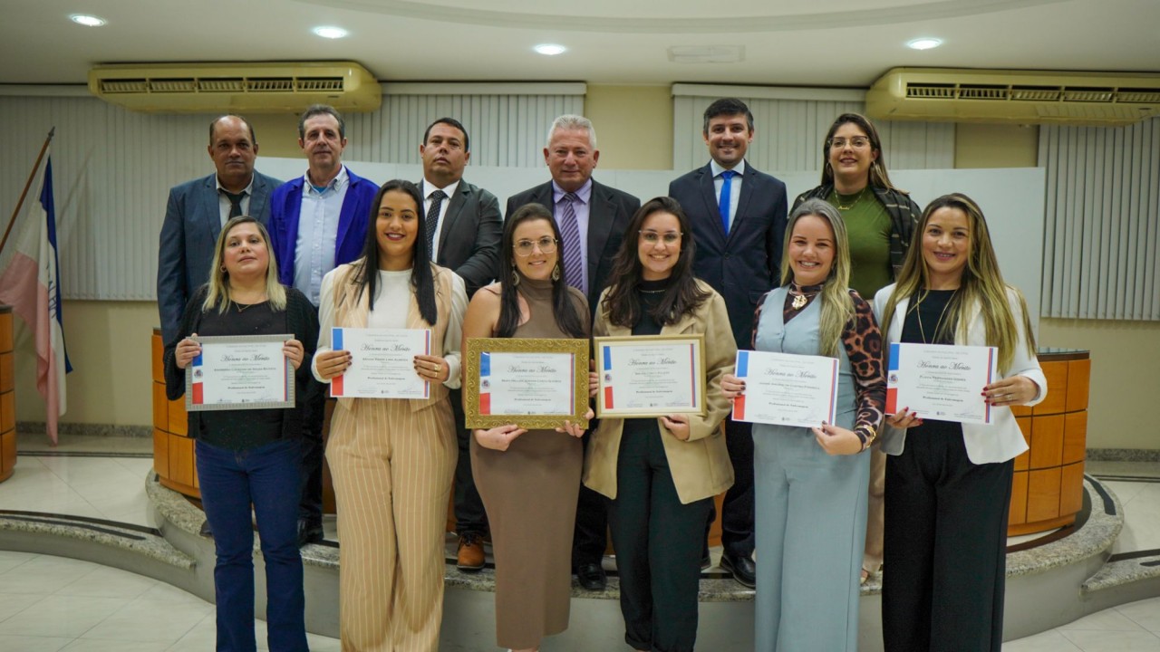 Câmara Municipal realiza Sessão Solene em homenagem a profissionais de enfermagem Câmara Municipal realiza Sessão Solene em homenagem a profissionais de enfermagem