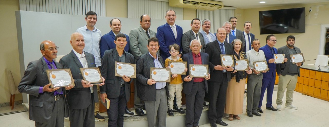 Câmara Municipal realiza solenidade de entrega da medalha Diácono David Salomão Câmara Municipal realiza solenidade de entrega da medalha Diácono David Salomão
